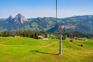 Fronalpstock Sessellift mit Mythen, Morschach, Glarner Alpen, Kanton Schwyz, Schweiz