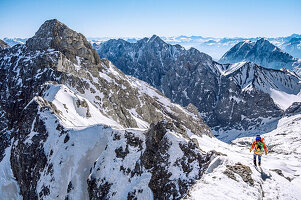 Winterbegehung des Jubiläumsgrates, von der Zugspitze zur Alpspitze im Wettersteingebirge, Bayern, Deutschland