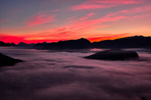 Sonnenaufgang über dem Luganer See, Tessin, Schweiz