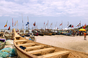 Fischerhafen in Abandze an der Goldküste in der Central Region im Westen von Ghana in Westafrika