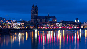 Magdeburg Cathedral at blue hour, lights of the lift bridge are reflected in the Elbe, Magdeburg, Saxony-Anhalt, Germany