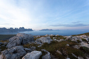 Oberhalb der Wolken zum Sonnenaufgang am Schlernhaus, Dolomiten, Schlern, Rosengarten, Südtirol, Italien