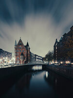 Langzeitbelichtung an St. Annenfleet von St. Annenbrücke, Speicherstadt, Hamburg