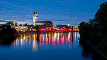Magdeburg Cathedral, historic lifting bridge in front of it, bridge lighting, Magdeburg, Saxony-Anhalt, Germany