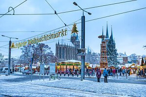 Weihnachtsmarkt auf dem Domplatz in Erfurt, Thüringen, Deutschland