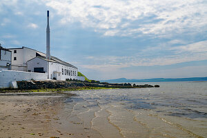  Great Britain, Scotland, Island of Islay, capital Bowmore with Bowmore distillery 