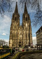  Cologne tram and cathedral in the evening light, Cologne, NRW, Germany 