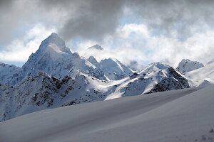 Ausblick in die Bergwelt am Skigebiet Hochzeiger, Pitztal im Winter, Tirol, Österreich