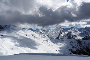 Aussichtspunkt im Skigebiet Hochzeiger, Pitztal im Winter, Tirol, Österreich
