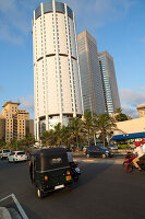Gebäude moderner Architektur im Zentrum von Colombo, Sri Lanka, Asien - BOC-Gebäude und Twin Towers des World Trade Center