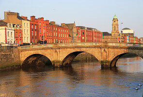 Mellows Bridge über den Fluss Liffey, Stadt Dublin, Irland, Irische Republik, erbaut in den 1760er Jahren