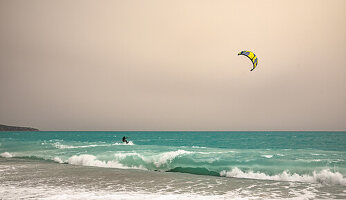  Kitesurfer on the Cote d&#39;Azur in Nice, France 