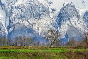  Spring day in Northern Italy near Lake Garda, Italy, Europe 