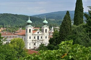 Blick vom Castello-Hügel auf die Kirche Sant Ignazio, Gorizia, Friaul, Nord-Italien, Italien