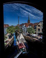  View from the Hotel zur Mühle to the last ship of the Buxtehude Ewer fleet, town houses on the West- and Ostfleth, tower of the church of St. Petri, Buxtehude, Lower Saxony, Germany 