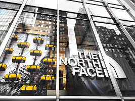  The North Face-Einzelhandelsgeschäft, Außenansicht des Gebäudes, Fifth Avenue, New York City, New York, USA 