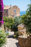  Alley in Bormes-Les-Mimosas, Provence-Alpes-Côte d&#39;Azur, France 