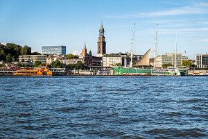  Skyline of Hamburg, Elbe, Port of Hamburg, Hamburg, Northern Germany, Germany 