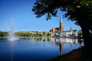  UNESCO World Heritage &quot;Schwerin Residence Ensemble&quot;, view of the old town with cathedral over the Pfaffenteich with water fountain, Mecklenburg-Western Pomerania, Germany, Europe 