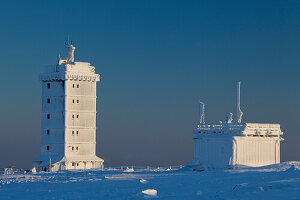  Weather station, in the snow, winter, Brocken, Harz National Park, Harz, Saxony-Anhalt, Germany 