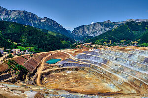 Bick in die Grube, Eisenerz Tageabbau in Erzberg, Eisenerzer Alpen, Obersteiermark, Steiermark, Österreich