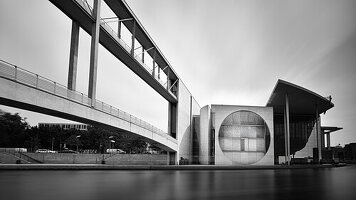  View of the Marie-Elisabeth-Lüders-Steg in the government district of Berlin, Germany, Europe 