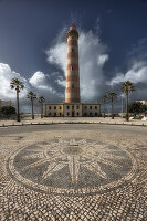 Leuchtturm Farol de Aveiro und Vorplatz mit Mosaik, Aveiro, Region Centro, Portugal