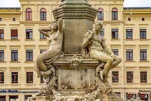 Der Brunnen Muschelminna oder Toberentzbrunnen auf dem Postplatz in Görlitz, Oberlausitz, Sachsen, Deutschland