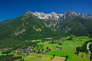 St. Ulrich mit Loferer Steinberge, St. Ulrich, Tirol, Österreich