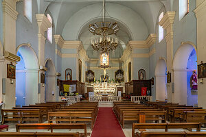 Innenraum der Kirche Sainte-Marie in Sartene, Korsika, Frankreich