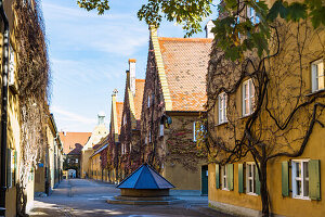 Fuggerei, Herrengasse, Augsburg, Schwaben, Bayern, Deutschland