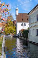 Lechkanäle, Lechkanal mit Blick auf St. Ursula, Augsburg, Schwaben, Bayern, Deutschland