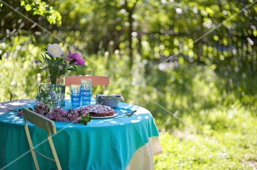 Jahreszeiten Kuche Gedeckter Tisch Im Garten Kaffeetafel Buy