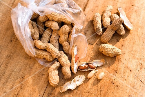A Ripped Open Bag Of Peanuts License Images 11143934 Stockfood A Ripped Open Bag Of Peanuts
