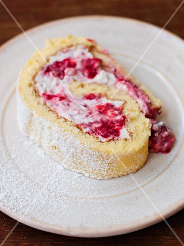 Himbeerroulade Rezept, Fruchtige Malinama Rolat Kochrezepte Bietet Erfrischung Wunderbare Zuzubereiten Izvor Profimedia