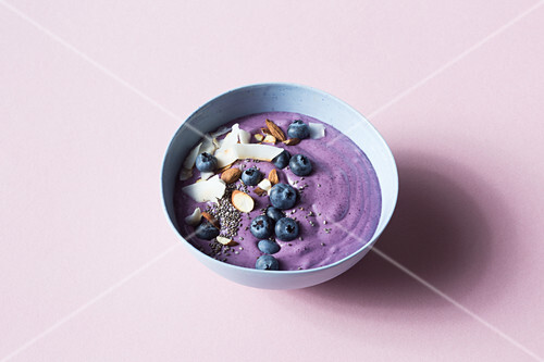 Blueberry smoothie bowl (keto cuisine)