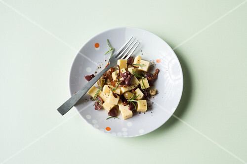 Gouda salad (keto cuisine)