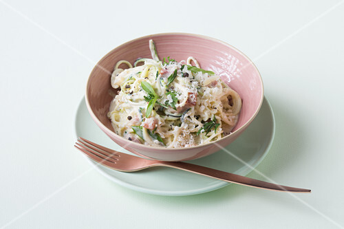Zoodles carbonara (keto cuisine)