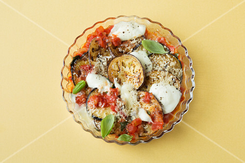 Aubergine bake with mozzarella (keto cuisine)