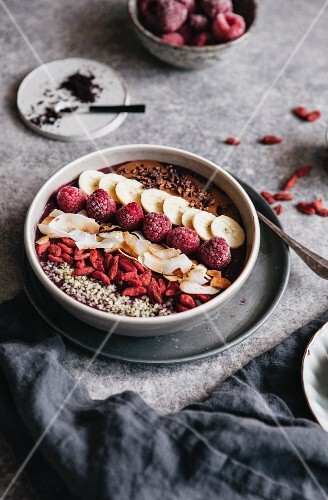 An acai smoothie bowl with fruit, goji berries, and coconut chips (superfoods)