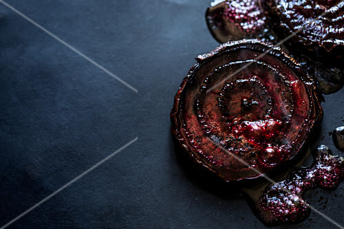 Caramelised beetroot slices