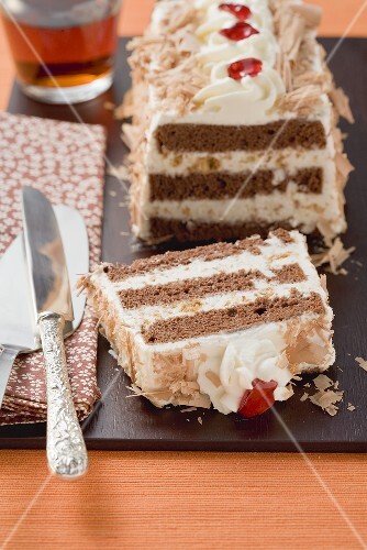 Yoghurt chocolate cake with amaretti